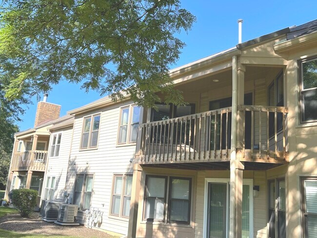 Building Photo - 13 Willow Pkwy
