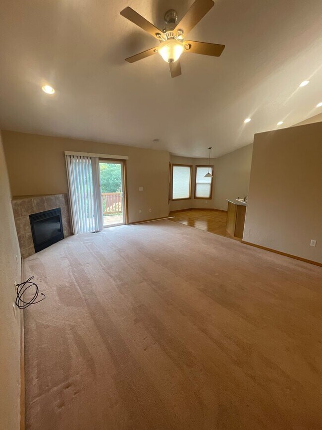 Building Photo - 3 Bedroom home in Albany!