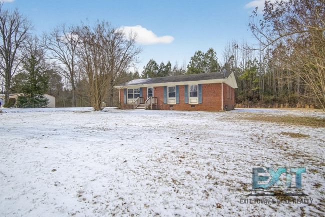 Building Photo - Cozy 3 Bed. 1 Bath Country Home