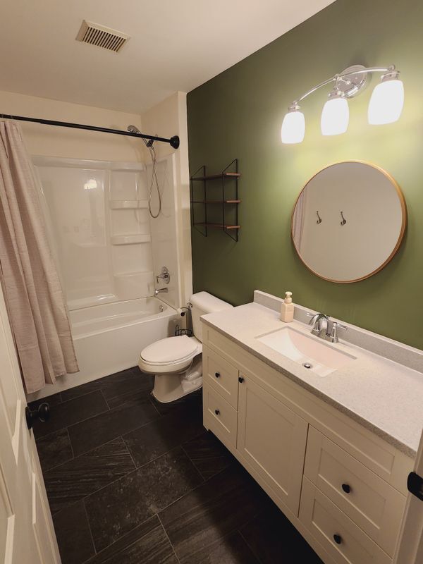 Building Photo - 5184 Meadow Crest Cir