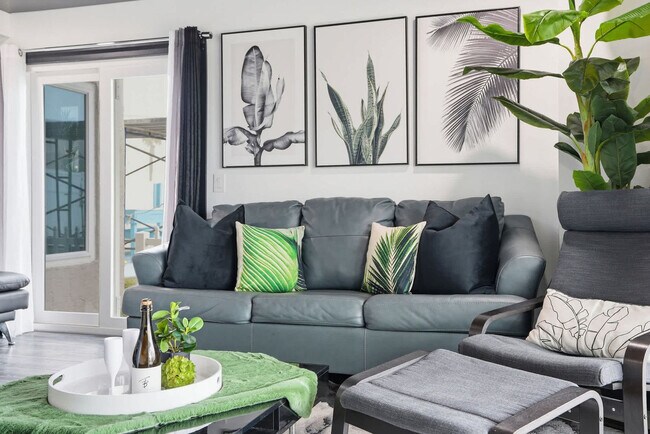 Building Photo - 8743 Thomas Dr