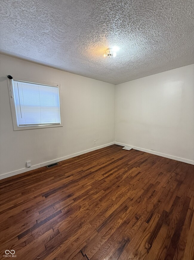 Building Photo - 122 N Routiers Ave