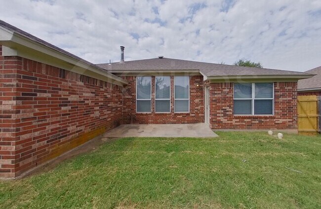 Building Photo - 113 Great Oaks Dr