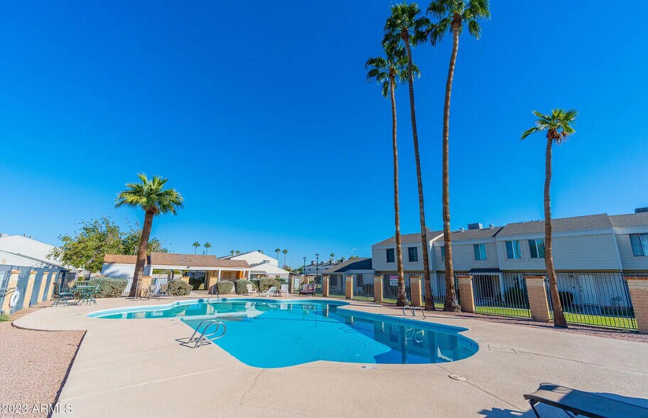 Primary Photo - 6405 S El Camino Dr
