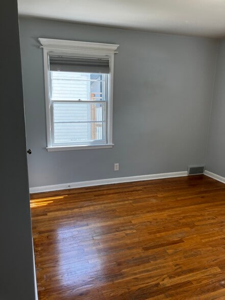 Building Photo - 42 Waubesa St