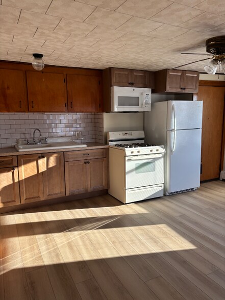 Building Photo - 1563 Cove Rd