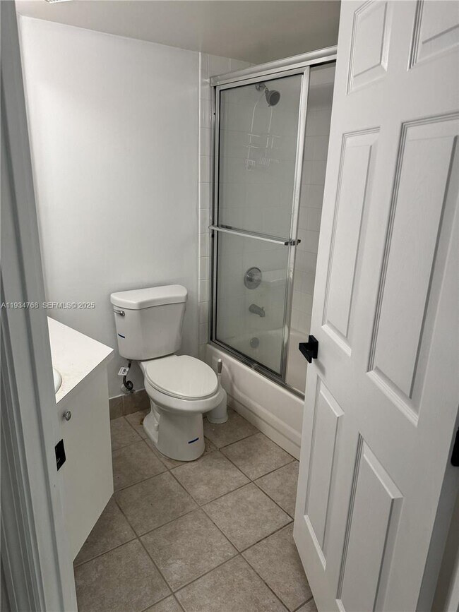 Building Photo - 2131 SE 10th Ave