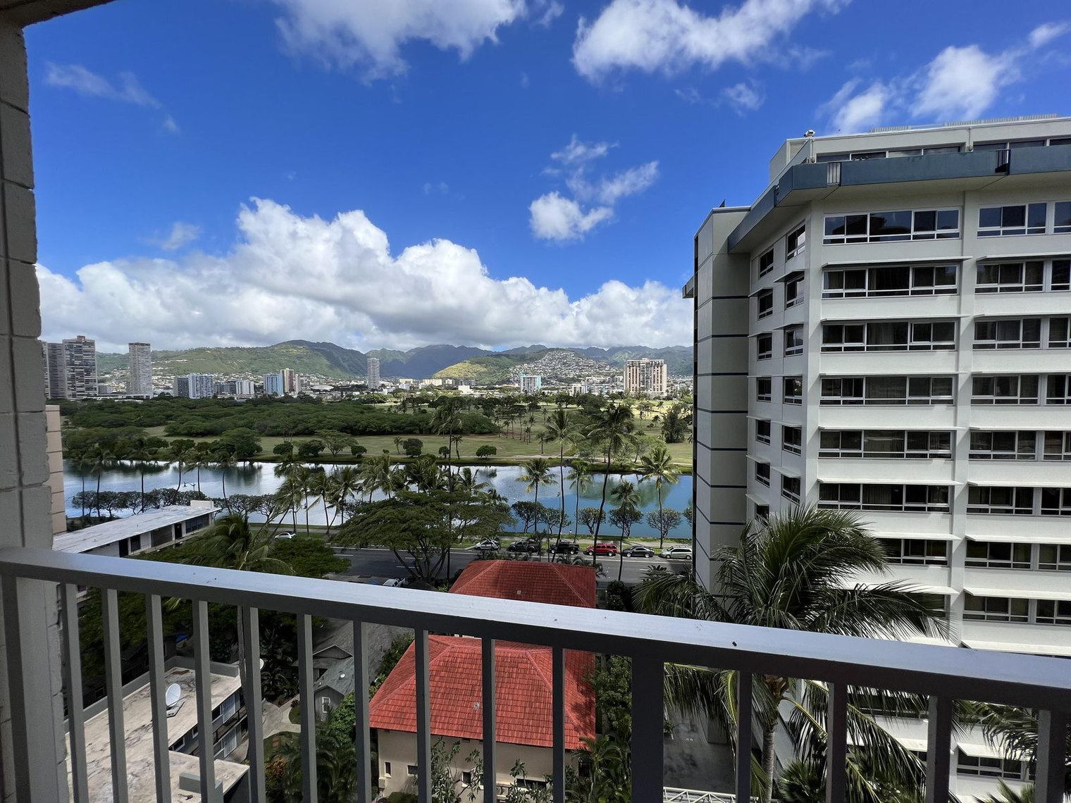 Building Photo - 2452 Tusitala St