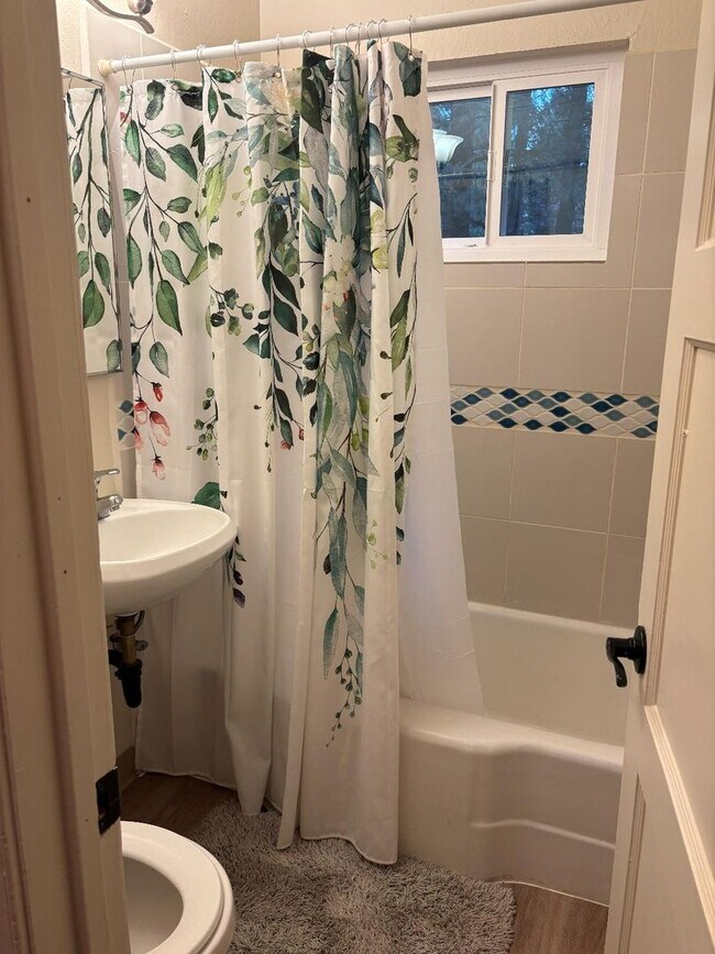 Building Photo - 3 bedroom cabin with carport