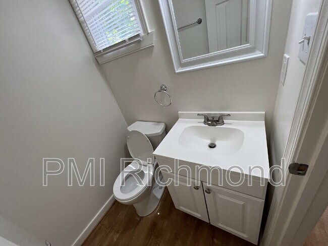Building Photo - 307 Cedarwood Rd