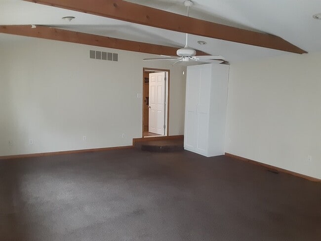 Building Photo - Nice 3 Bedroom Ranch w/ 2 Car Garage in Pe...