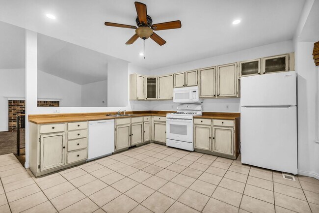 Building Photo - Charming Farmington Home in Peaceful Cul-de-Sac
