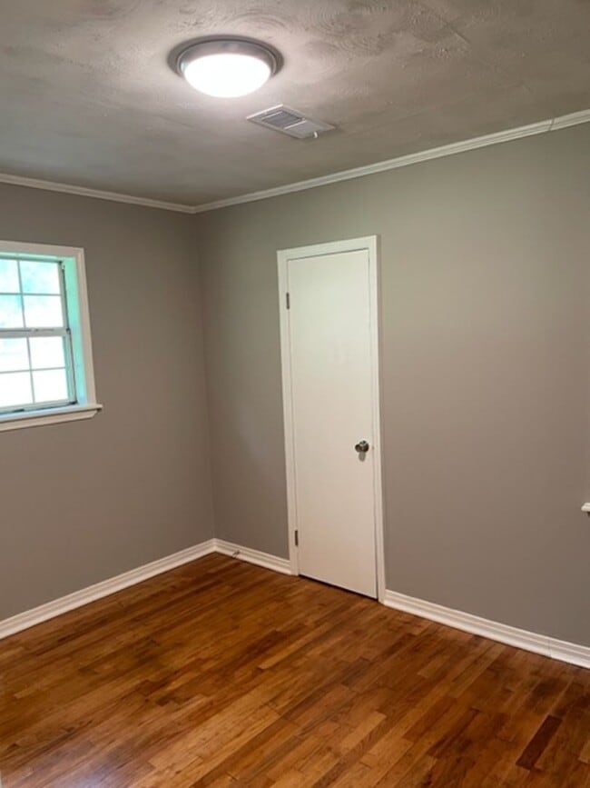 Building Photo - Renovated 3 Bedroom 1 Bath Home for Rent!
