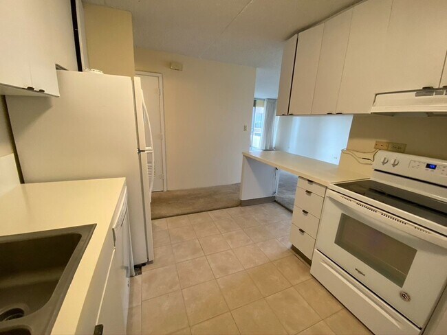 Building Photo - **KEALANI 2BD/2BA/1PK WAIKIKI CONDO FOR RENT**