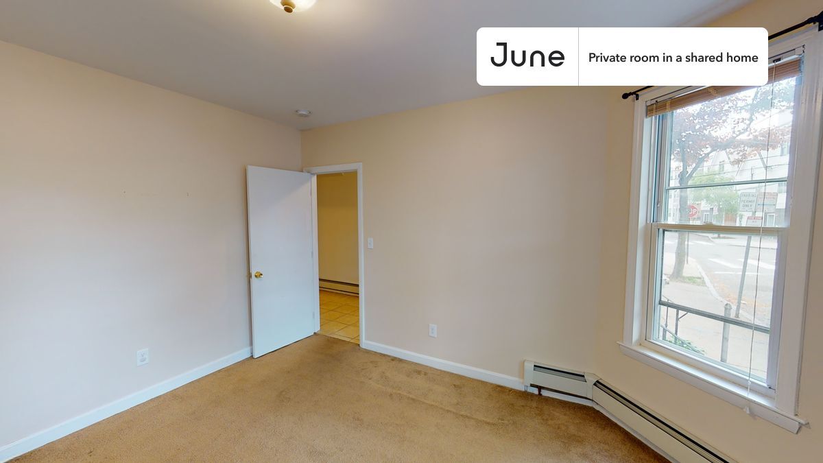 Building Photo - Room in Shared 3 bed/1 bath home