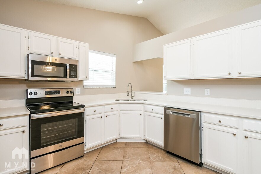 Building Photo - 6481 Piccadilly Ln