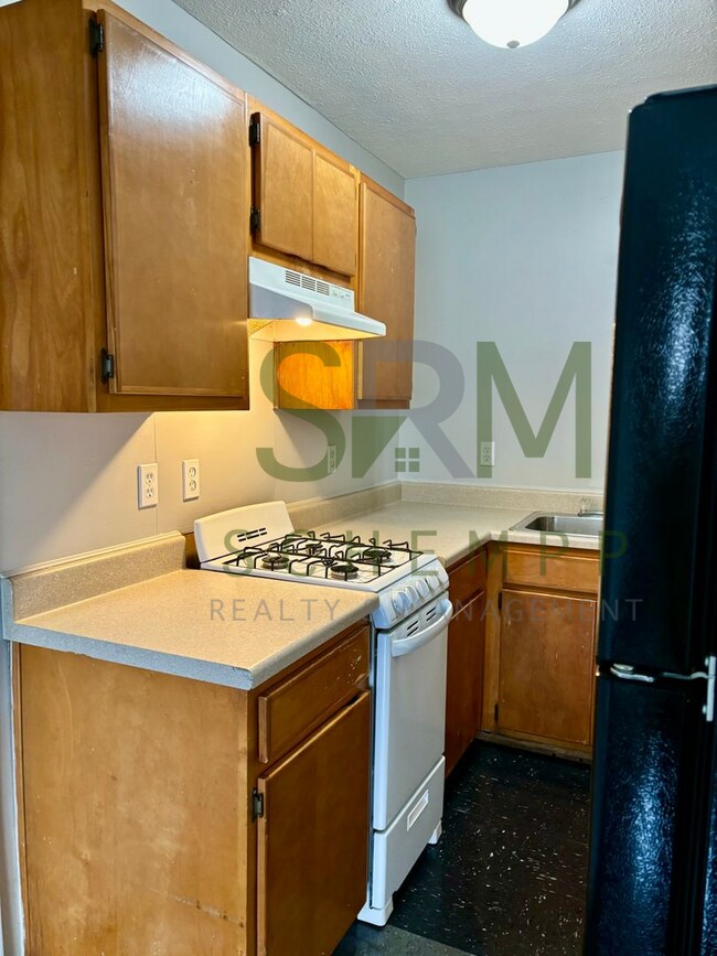 Building Photo - First floor 1 bedroom in West Louisville! Section 8 Accepted