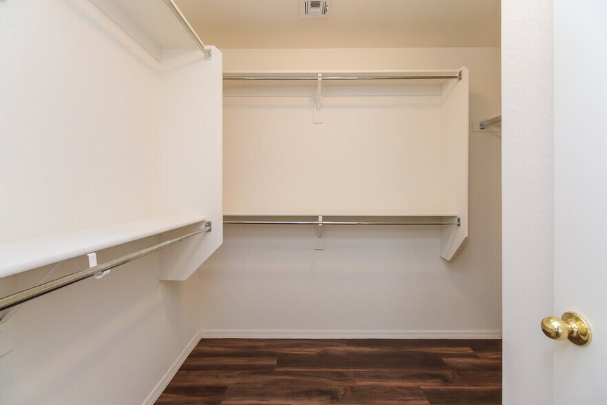 Building Photo - 32647 N Cherry Creek Rd