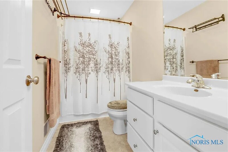 Building Photo - 4733 Lakeside Dr