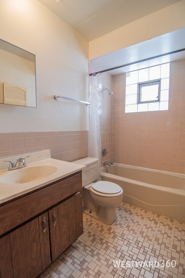 Building Photo - 1665 Harbor Ave