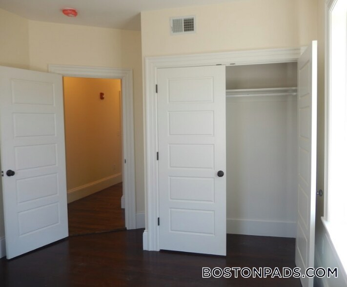 Building Photo - 29 Commonwealth Terrace