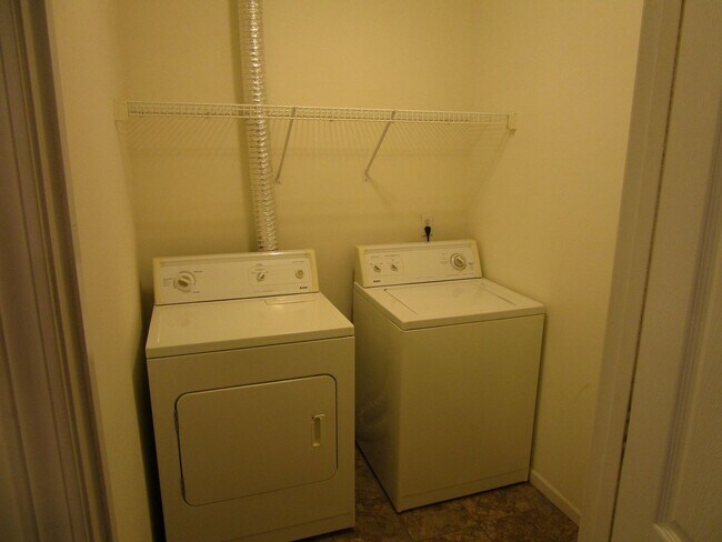 Building Photo - 1704-1706-1706 Louise Cir