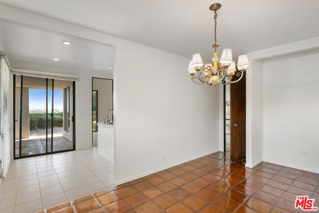 Building Photo - 3621 Malibu Country Dr