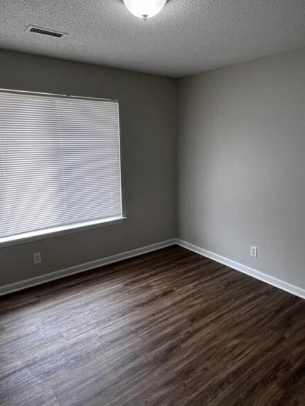 Building Photo - 718 Westbrook Ct