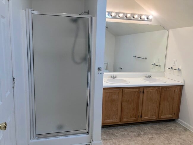 Building Photo - 1301 Whistle Town Ct