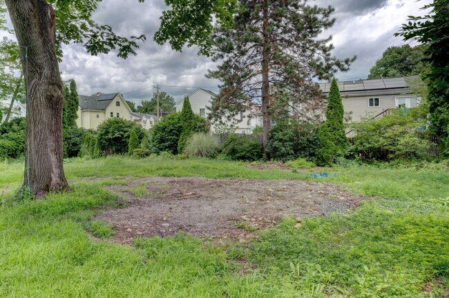 Building Photo - 40 Mortimer St