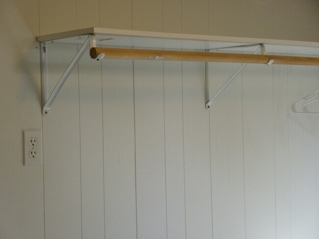 Building Photo - 1211 W Dalke Ave