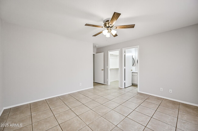 Building Photo - 1060 W Mesquite Ave