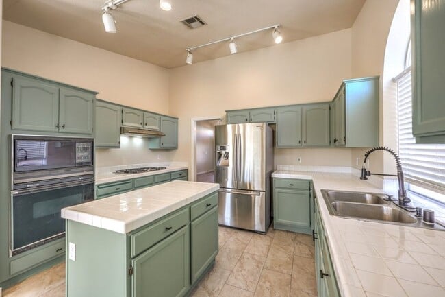 Building Photo - Stunning 4-Bedroom, 2-Bath Single-Family Home in Las Vegas