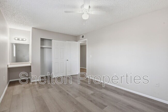 Building Photo - 860 E Brown Rd