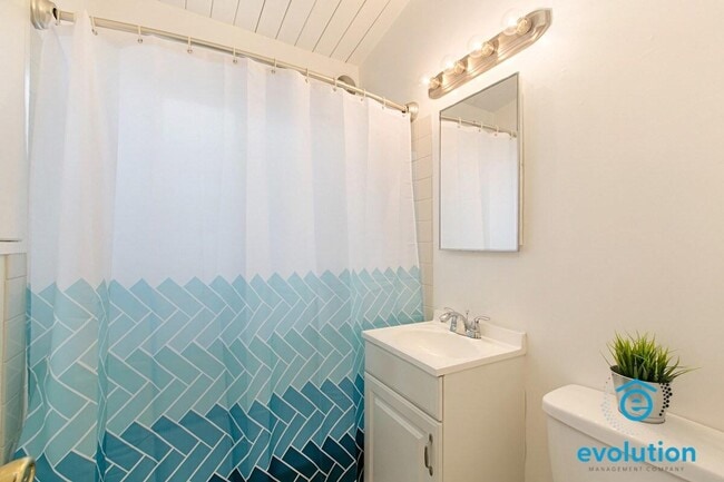 Building Photo - 4323-4333 Gresham St - 1405 Grand Ave