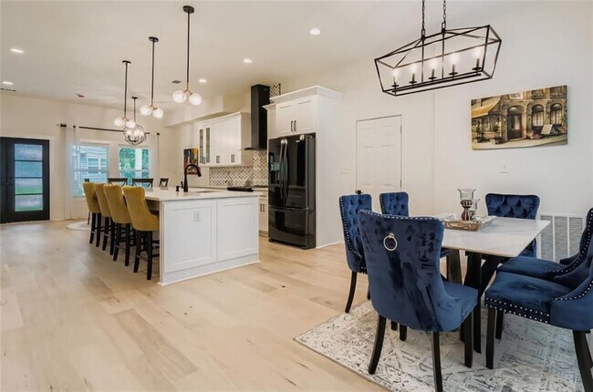 Building Photo - 854 Smith St SW