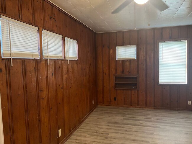 Building Photo - 504 Yarborough St