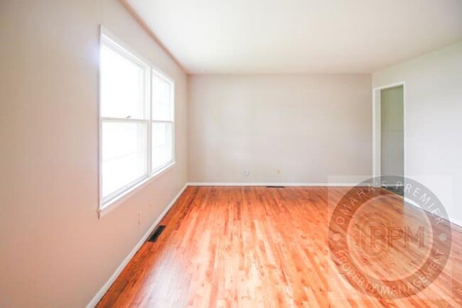 Building Photo - Spacious 2 Bedroom 1 Bathroom Unit in La V...