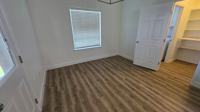 Building Photo - 1004 Killdeer Ct