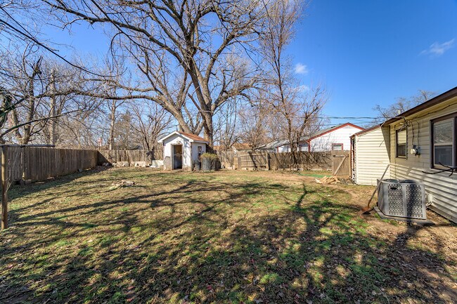 Building Photo - 6215 Independence St