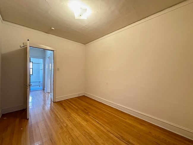 Building Photo - 1317 Oak Ave