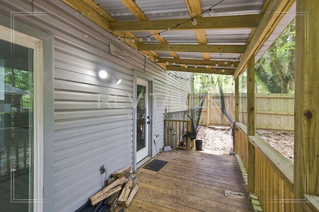 Building Photo - 2739 Knollwood Dr