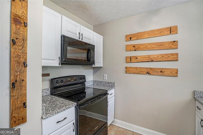 Building Photo - 3610 Bonneville Dr