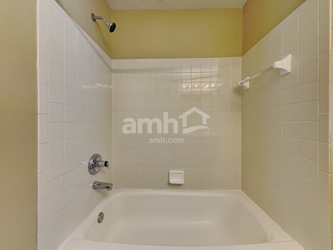 Building Photo - 1001 Vixen Dr