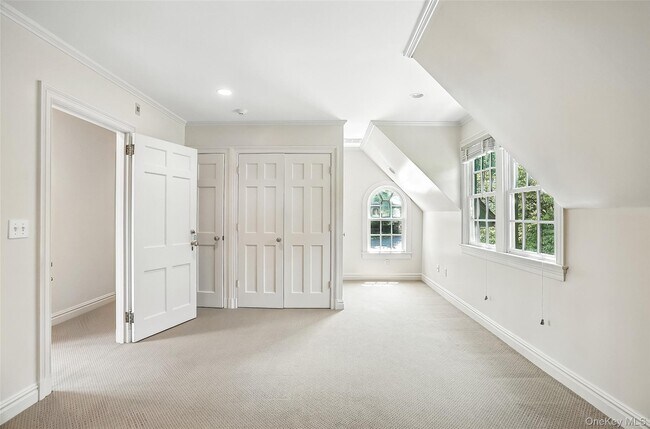 Building Photo - 6 Club Rd