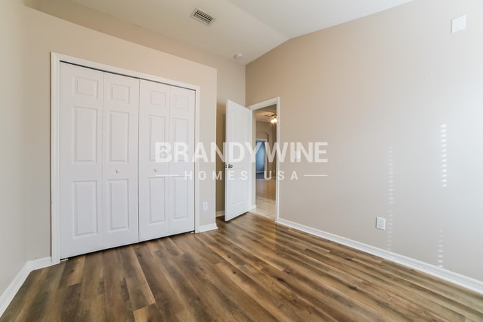 Building Photo - 1427 Lake Shore Ranch Dr