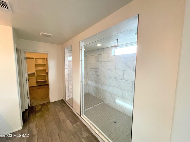 Building Photo - 9450 N Andrina Dr