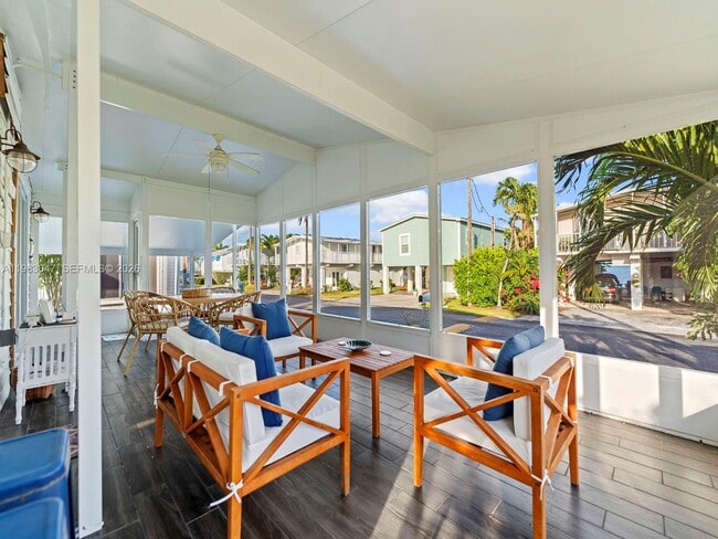 Building Photo - 806 S Jade Dr