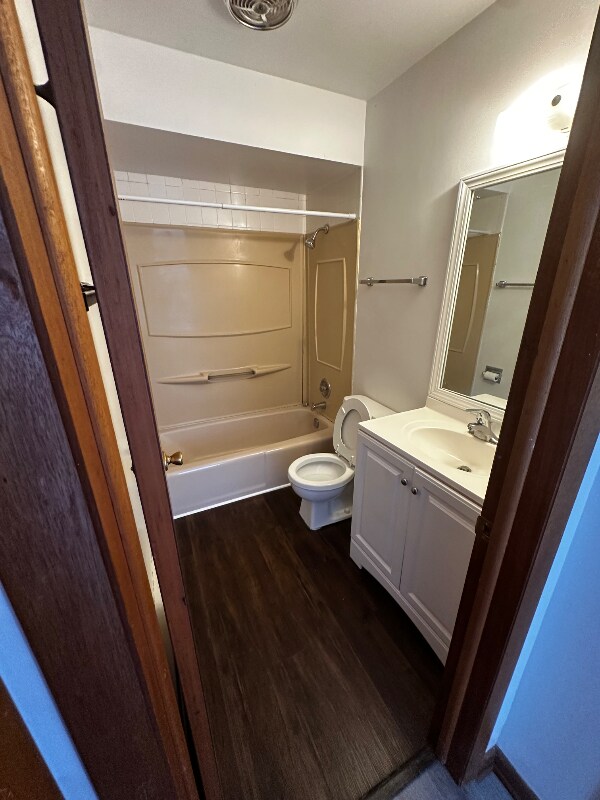 Building Photo - 4433 Prairie Ave