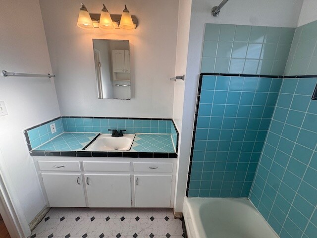 Building Photo - 3728 Ingraham St